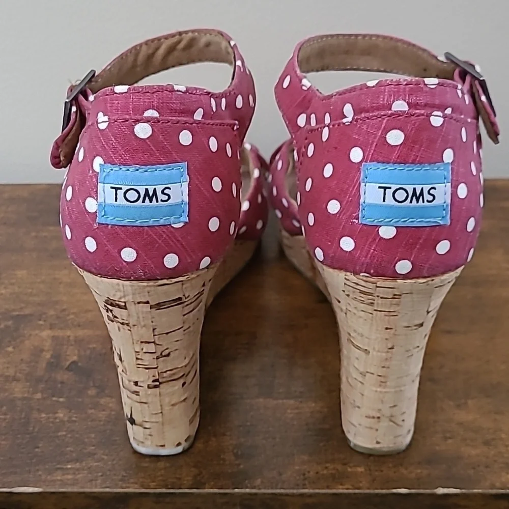 Toms cranberry white